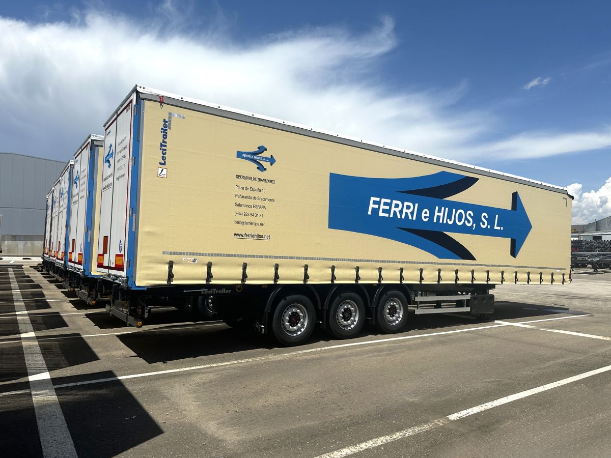 Transportes Ferri e hijos refuerza su flota con 5 lonas Elite portabobinas de Lecitrailer